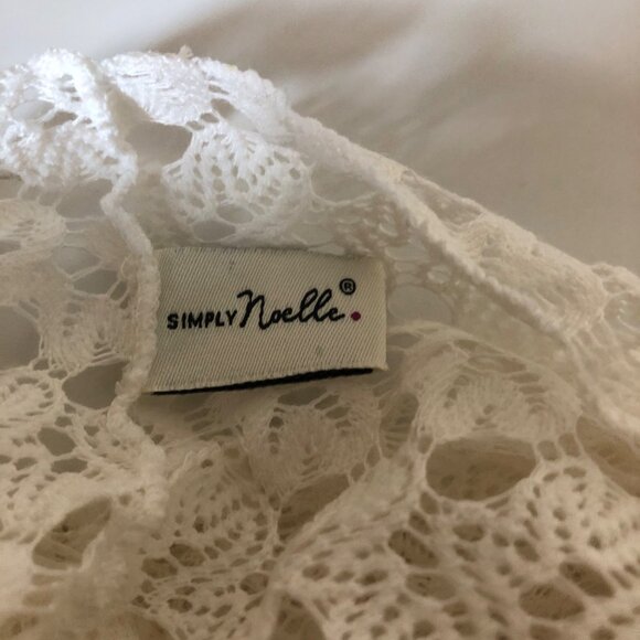 Simply Noelle White Lace Infinity Scarf With Button Detail - Picture 4 of 8